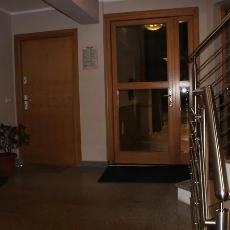 Cyrhla Apartment *
